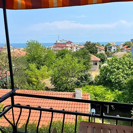 Πανσιόν Kъща за гости христина Lozenets